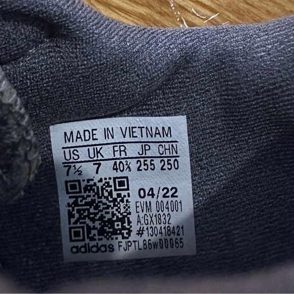 ADIDAS OZWEEGO - Men's Dark Gray Sneakers - Picture 9 of 9